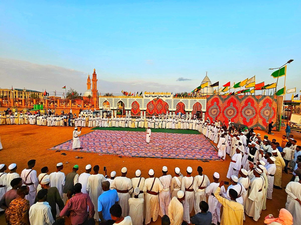 Sudan_tweet's tweet photo. تدشين احتفالات المولد النبوي الشريف من مجمع الشيخ قريب الله في أم درمان اليوم 
#السودان 
#زفة_المولد 
#المولد_النبوي https://t.co/yg5istZ8Ck