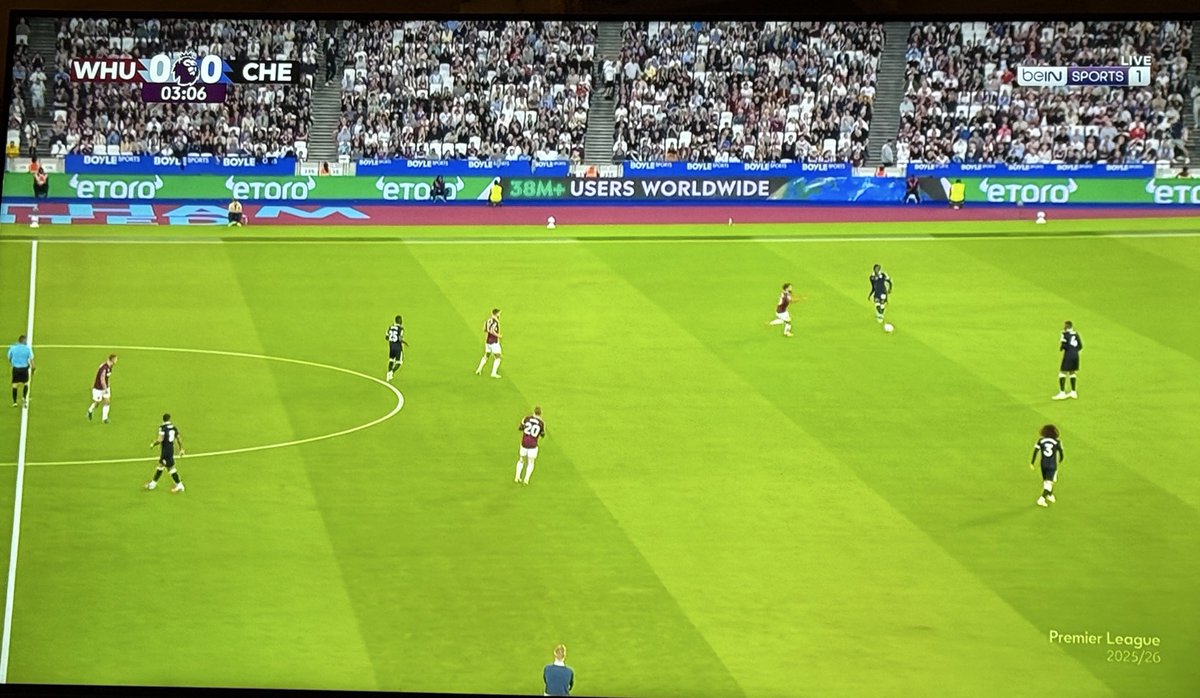 ما اجمل البريميرليغ
وما اجمل ديربيات لندن
وما اجمل ملعب لندن
مطارق وستهام و اسود تشلسي
اخذ متعه 🔥😍