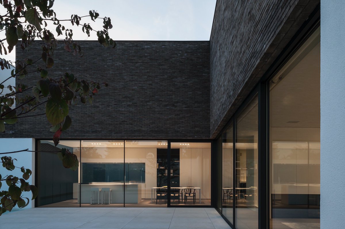 koenvandamme_be's tweet image. Embrace the beauty of modern simplicity 🌟 Where creativity flows, inspiration grows. What kind of space sparks your imagination? 🏡✨#arplus #ArchitectureLovers #ModernDesign #architecture #architectural #architecturephotography #architecturalphotography #house #stockphotography