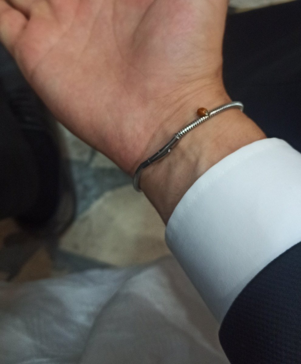 _yula07's tweet photo. Düğünden... Sanırım bu bir işaret, salon açık havada olduğu için değil bence :) https://t.co/eGODGM1uvk