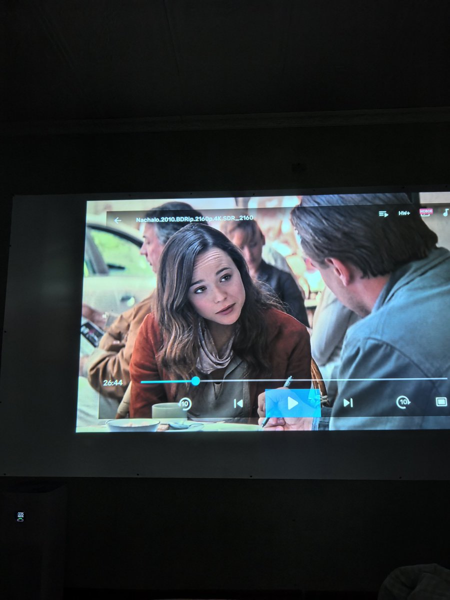 Она была очаровательно красива