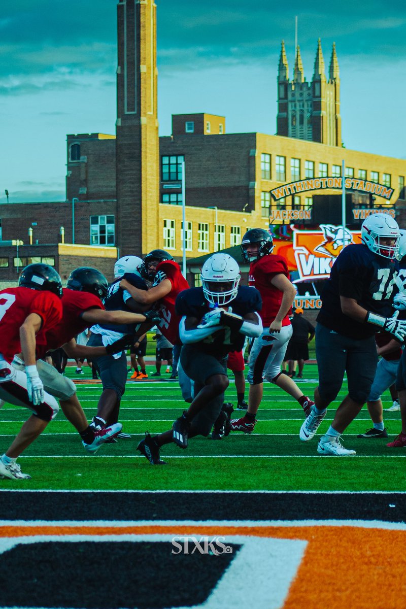 Gisty_0's tweet photo. Scrimmage From Thursday Check me out ‼️‼️‼️‼️‼️

@EverettVikingFB @jaleelcanty @CoachIeuter @CoachIReed @ScoutingA1_MI @MIexposure @rbrady1313 @CoachStuddGV https://t.co/YPk0KZNNNQ