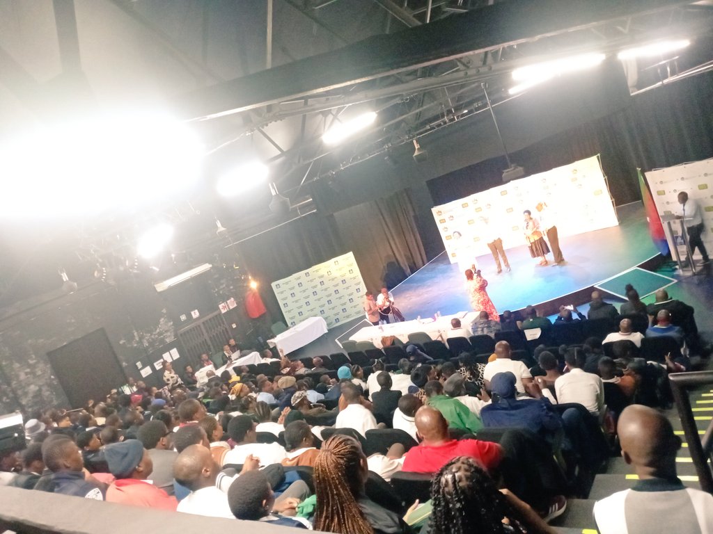 syntuli's tweet image. Arts and Living Cultures of EThekwini Municipality in collaboration with KZN Dept of Education is ensuring that Theatre is kept alive and well in schools. #artsdevelopment #StableTheatre