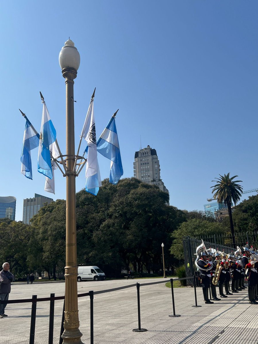 Siempre es un privilegio asistir a la ceremonia de colocación de ofrenda floral en el Monumento a San Martín con motivo del Día Nacional de San Marino 🇸🇲. 💚🩵