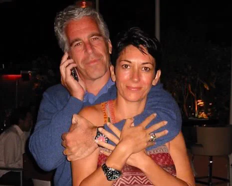 📰REMARKS: Ghislaine Maxwell nega di aver visto Trump ricevere un massaggio