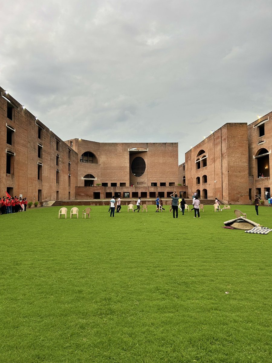 shivam_mah90's tweet image. Monsoon rains and #IIMAhmedabad campus, a sight to behold! #TVS #EmergingLeadersProgram