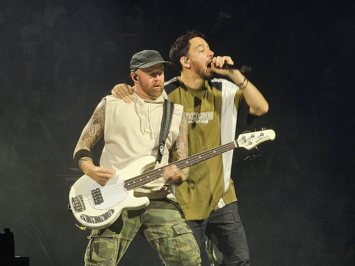 DomAmbrose10's tweet photo. Some pics from @linkinpark show in Nashville last night. @mikeshinoda Emily Armstrong and the entire group put on a GREAT show. https://t.co/NNAi3t71SG
