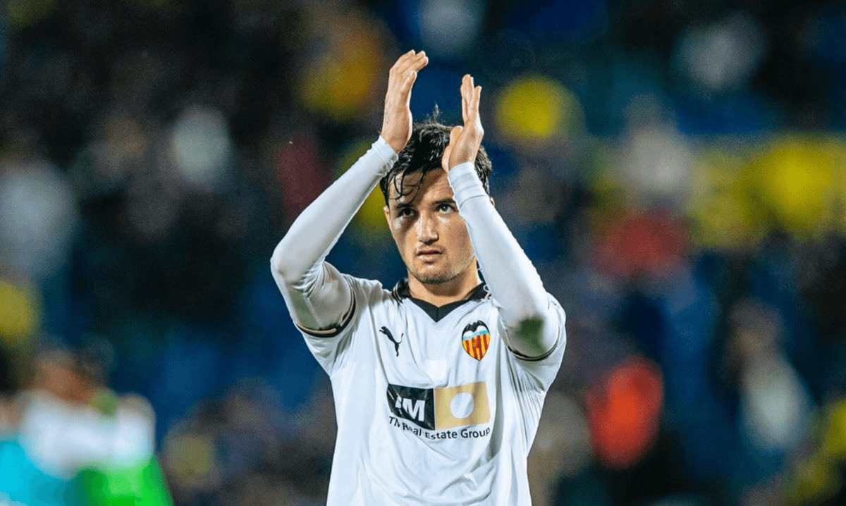 🚨 Hugo Guillamón ha cerrado su marcha al <a href="/hajduk/">HNK Hajduk Split</a> croata. El <a href="/valenciacf/">Valencia CF</a> va a liberar una parte pequeña de la ficha de Guillamón. Probablemente menos de 1M€. Se libera masa salarial, pero no suficiente.