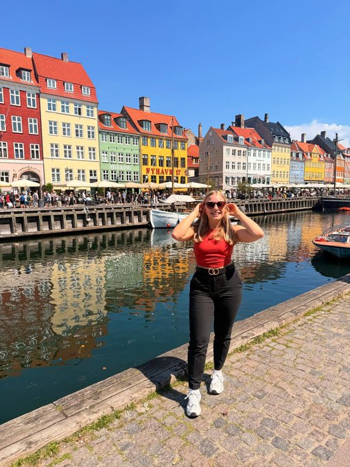 garciaeveelynn's tweet photo. Lost in the colors, found in the vibes💛✨ #TravelDiaries
#TravelVibes #ColorfulViews #CityExploring #CanalSide #TravelGram #Wanderlust #SunnyDays #TravelMoments https://t.co/Yy5XlJu2uT