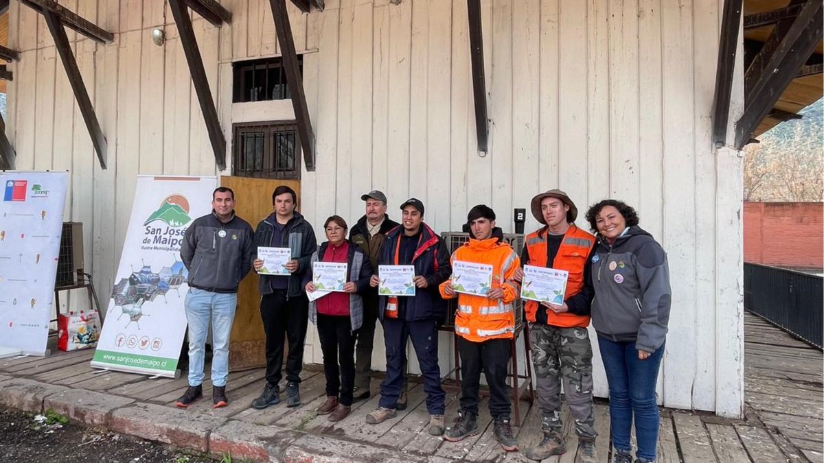 conaf_rm's tweet photo. Esta actividad, liderada por el Departamento de Áreas Protegidas y #MNEM, se enmarca en el trabajo colaborativo para la conservación del territorio, abordando el control de especies exóticas invasoras de manera participativa. https://t.co/XuElprSG0C