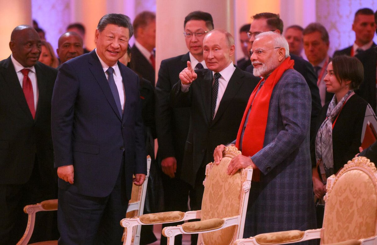 BIG BREAKING NEWS 🚨 China says it is ready to import more Indian products &amp; will welcome all Indian commodities into its market.

UNPRECEDENTED MOMENT 🔥🔥

RUSSIA : If Indian goods face difficulties in the US due to Trump’s tariffs, then Russian market will welcome them.