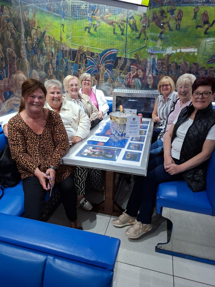 A massive Bristol Bar welcome to our new friends from West Belfast Ladies Somme Association…

Have a great night ladies and enjoy your bottle of bubbly on us❤️

🇬🇧🤝Hands across the water🤝🇬🇧

#bristolbar #handsacrossthewater #watp