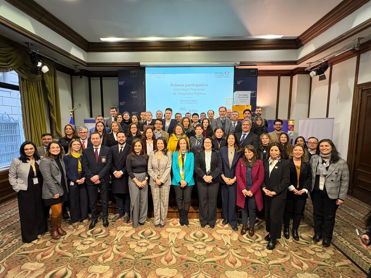 UAF_Chile's tweet photo. Hoy, nuestro director asistió al Balance Participativo de la Estrategia Nacional de Integridad Pública (#ENIP), evento organizado por @Integridad_gob @Segpres  y @AlianzaUNCAC para fortalecer cultura de la integridad/lucha contra la corrupción.
La UAF es miembro de la Alianza. https://t.co/poQvLVhHnd