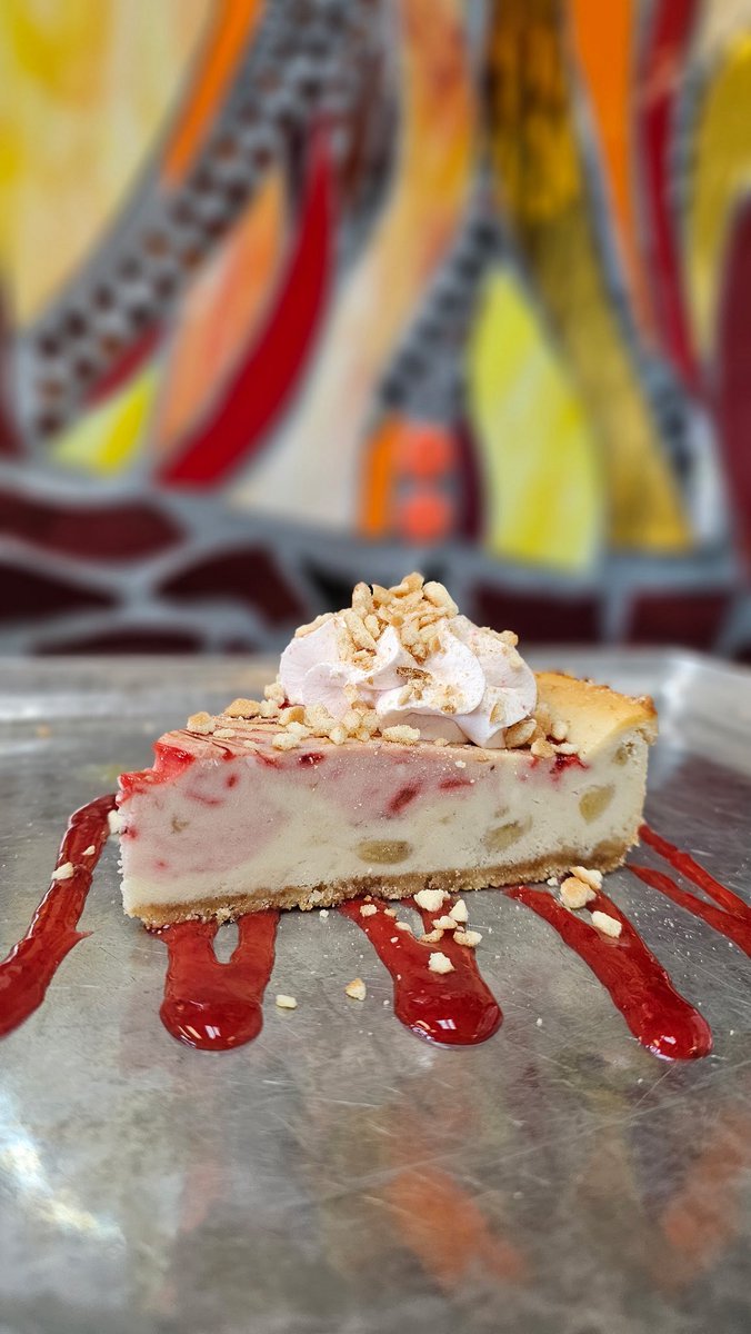 Sugarfire44's tweet image. If you could give a piece of Strawberry Banana Cheesecake to someone FOR NO CHARGE TODAY, who would it be?

#availablenow #limitedtime