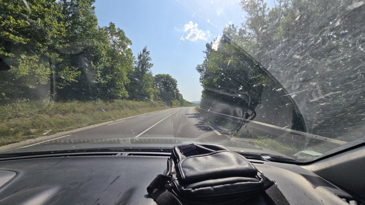 Déjà de retour de mes vacances dans le Grand Est, en dehors de la ville, et déjà nostalgique des montagnes… 🏔️ Pas besoin de plage de rêve, juste un endroit qui apporte la paix de l’âme. Après, les réparations reprendront début septembre, ce qui me laisse un peu de répit pour