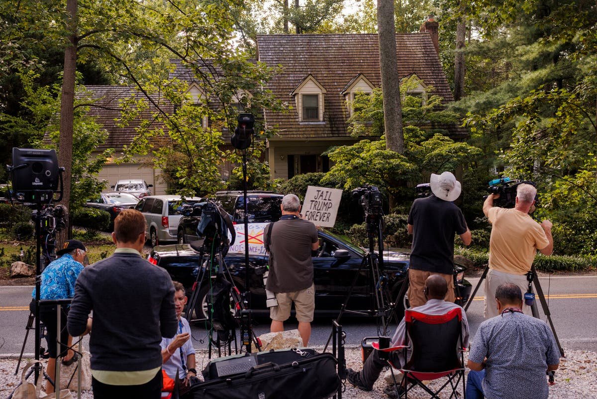 HankHeIl tweet media