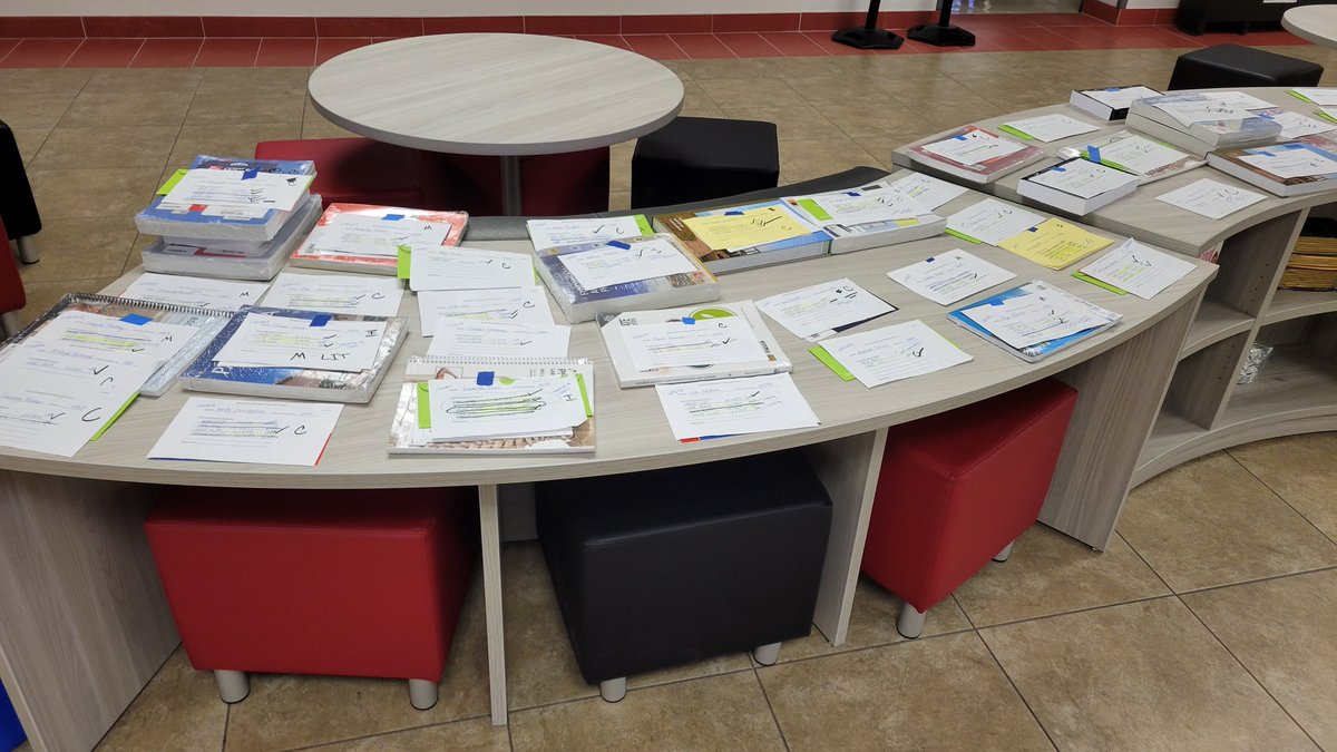 vbhsmediamagic's tweet image. What have we been up to? Dual Enrollment and laptops...lots and lots of both! 📚
#busy2weeks
#vbhs🏹❤️