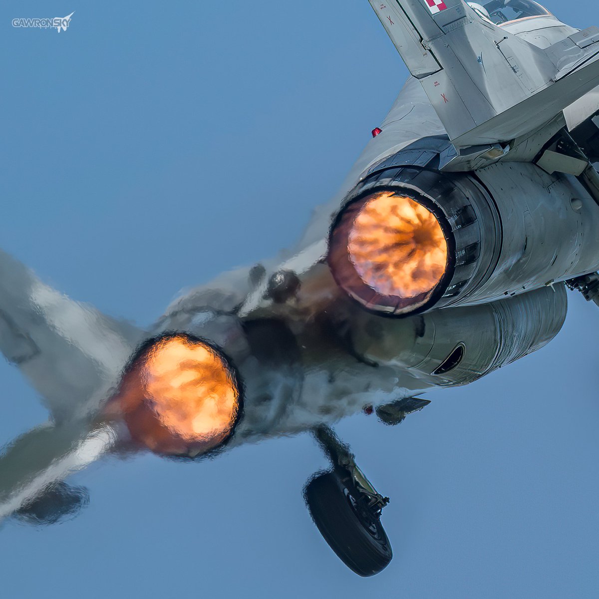 m_gawronski's tweet image. Weekend na maksymalnym ciągu 🔥
Czas odłożyć codzienność, oderwać się od ziemi i... złapać chwilę spokoju ✈️

#gawronsky #WeekendMode #FullPower #Lotnictwo #AviationVibes #SkyIsTheLimit #RelaxAndFly