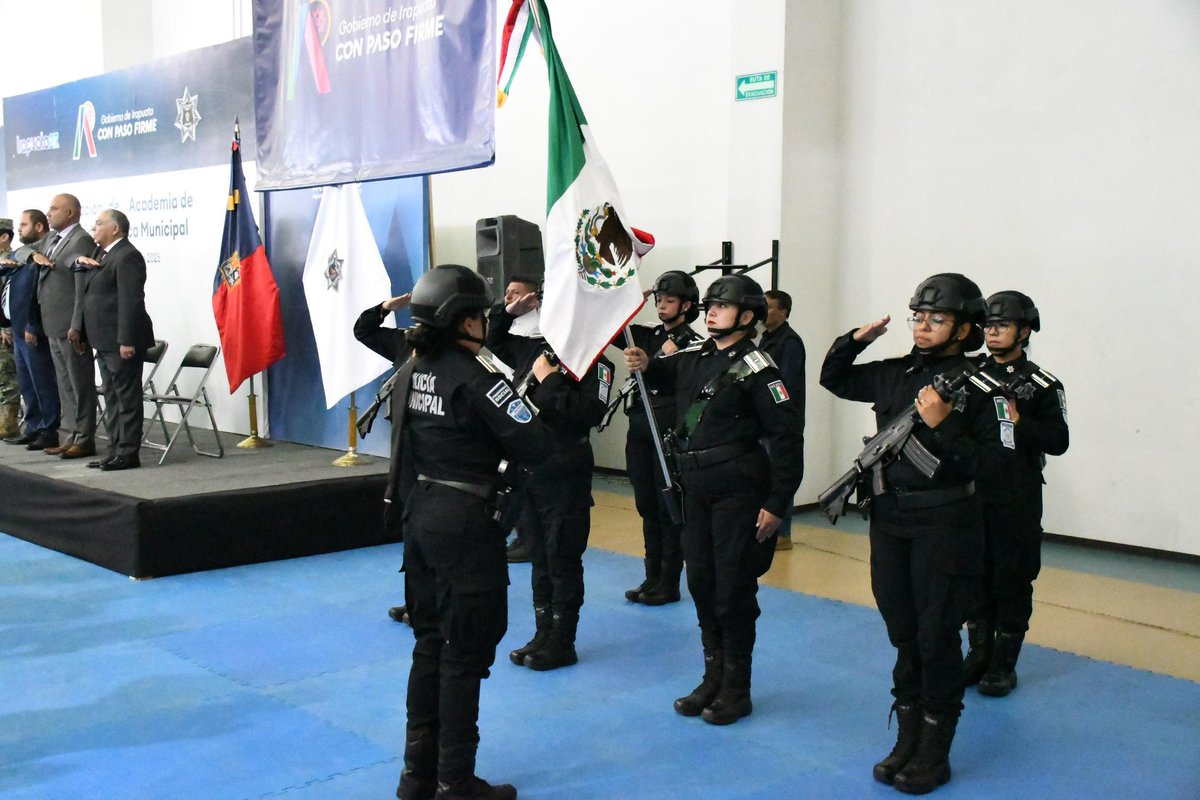 👮‍♂️👮‍♀️💙 Hoy Irapuato suma nuevos guardianes del orden y la esperanza.

Felicito con orgullo a las y los nuevos graduados de Policía Municipal y Tránsito. Gracias por servir con valentía y compromiso. 🤝🏻✨

#IrapuatoSeguro