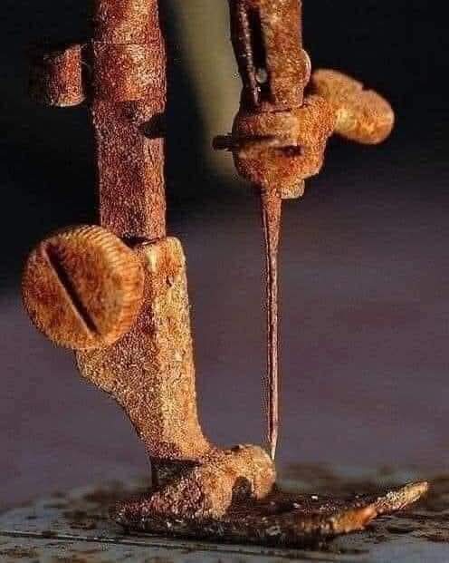 عندما ترحل الامهات تصدأ الابر التي كانت تخيط الجراح. 💔😥