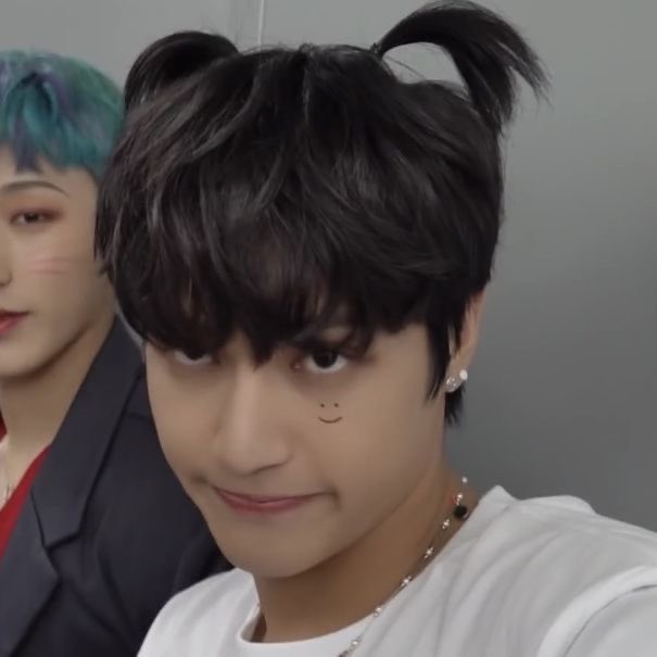 starting to understand why people kiII for That pc like this is genuinely the cutest look he ever had