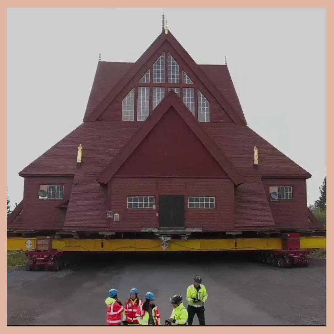 GGrenzing's tweet photo. ⛪️ Del 19 al 20, l’església de Kiruna (Suècia), va recórrer 5 km sobre potents remolcs autopropulsats✨

🎹 A l’interior s’hi conserva el gran orgue Beckerath de IV teclats, restaurat al nostre taller fa 25 anys. Una peça singular que segueix donant vida a aquest temple històric https://t.co/XmD9IXSiuD