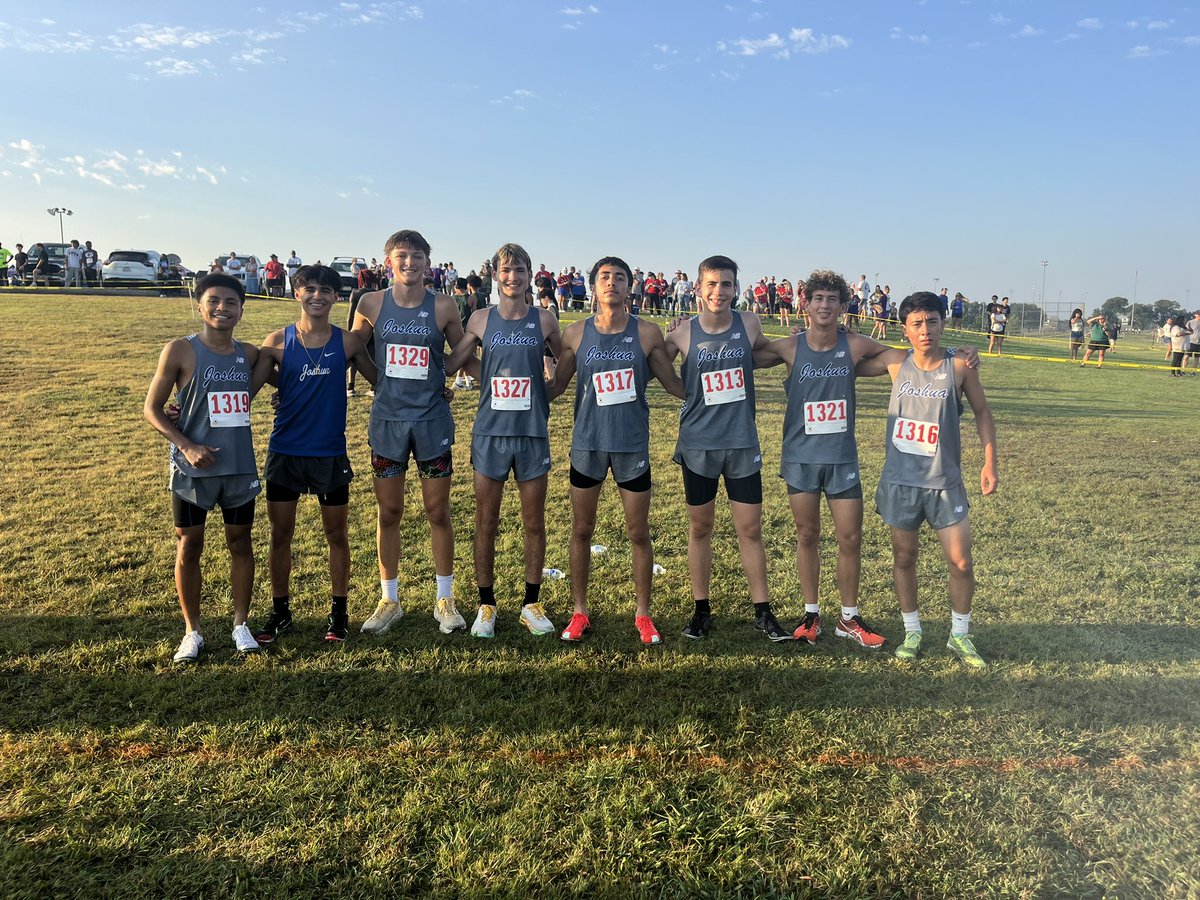 JoshuaOwlXC's tweet photo. Excellent results from the Hillsboro invitational. Varsity girls finished fourth with Rhyan (2nd), Lyndie (3rd), and Elexie (5th) all receiving medals. Your Varsity boys tied for second overall with Edward (2nd), Dom (7), and Nathan (8) clenching top ten! https://t.co/uaOAByTETM