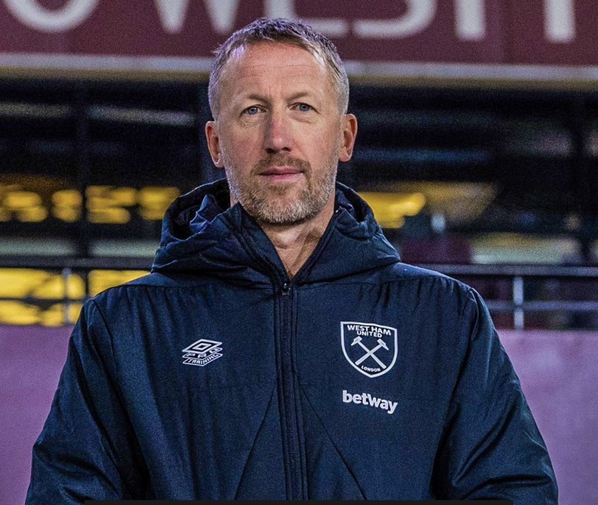 celery_brigade's tweet photo. graham potter has finally got chelsea back to winning ways 💙 https://t.co/LRvCacSGHn