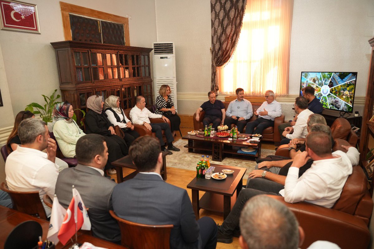 muratkayatr54's tweet photo. 📍#Bursa / Yenişehir Belediyesi

AK Parti Bursa Milletvekilimiz Muhammet Müfit Aydın, AK Parti Yenişehir İlçe Başkanımız Mehmet İleri ve Yönetim Kurulu üyelerimiz ile beraber Yenişehir Belediye Başkanımız Ercan Özel’i ziyaret ettik. İlgi ve alakalarından dolayı kendilerine şükranlarımızı sunuyoruz.