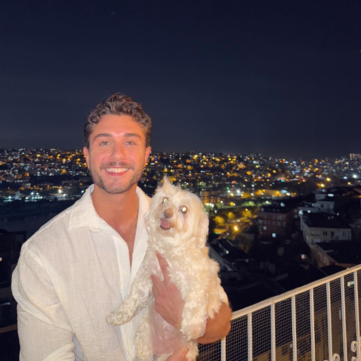 Benim hayatımda ailemle hersey yolunda. Beni alakasız konulara karıştırmayın valla bizde keyifler gayet yerinde:)