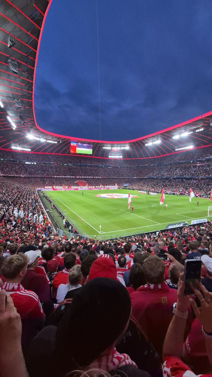 DFritte92's tweet photo. Endlich wieder Bayern ❤️🥰🥳

#FCBayern 
#MiaSanMia 
#fcbrbl 
@FCB_NYC @FCBayernUS @fcbayern https://t.co/VaBSK7BziS