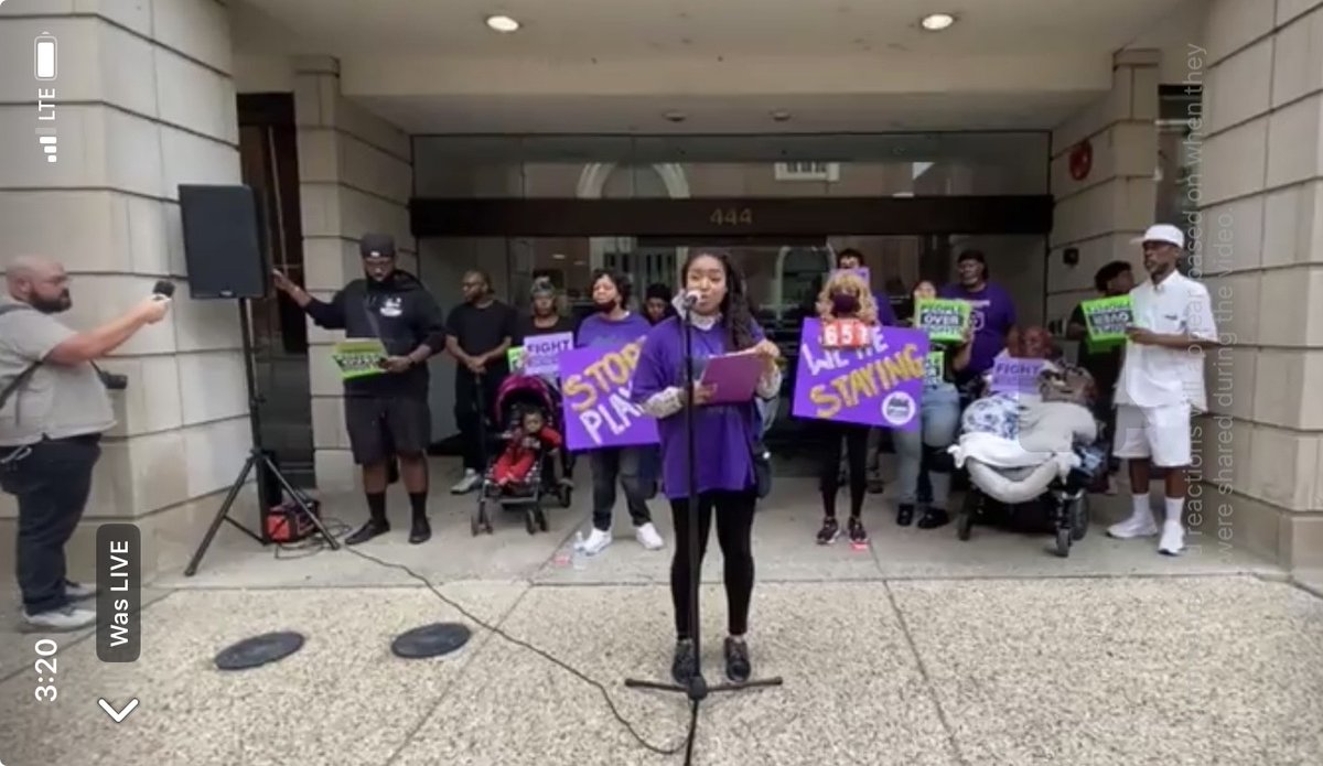 PUSHLouisville's tweet image. #600DaysandCounting — Day 652

We rallied outside of the Metro Development Center to demand the city follow the law it passed nearly 2 yrs ago. Louisvillians all over the city are struggling to survive in this housing crisis. 
@louisvillekygov why are you dragging your feet?