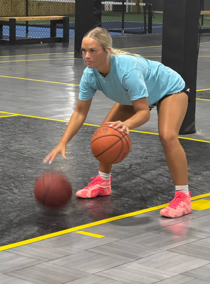 PresZeut27's tweet photo. Big S/O to @IkhonicsGYM for opening their doors and letting me get some great work in! ⚡️ 

Definitely a spot to check out if you’re serious about your game. Appreciate the support and hospitality!

@monstrumSports 
@ikhonics
#NILAthlete #MonstrumAthlete https://t.co/yfl3RBUP7A