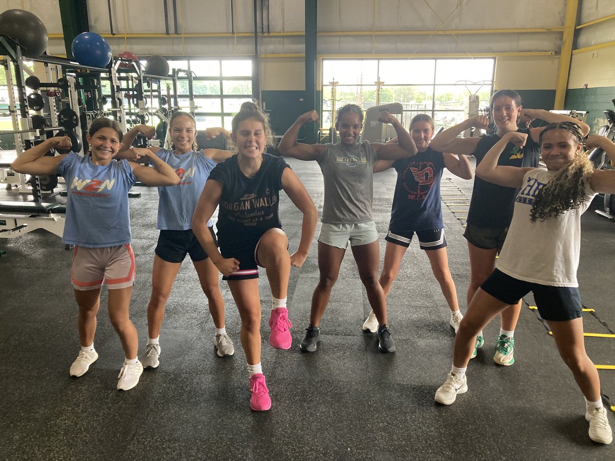 coachDerekC's tweet photo. Flex Friday! #LadyAvesBasketball https://t.co/wd1fr5RvO2