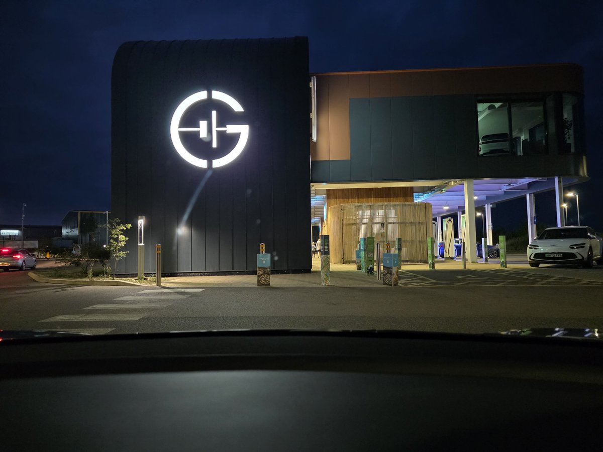 EVEngineer (@theevengineer) on Twitter photo Disappointed to see <a href="/GSElecHighway/">GRIDSERVE Electric Highway</a> closed for toilet access on a Friday night ☹️ Disappointed to see <a href="/GSElecHighway/">GRIDSERVE Electric Highway</a> closed for toilet access on a Friday night ☹️