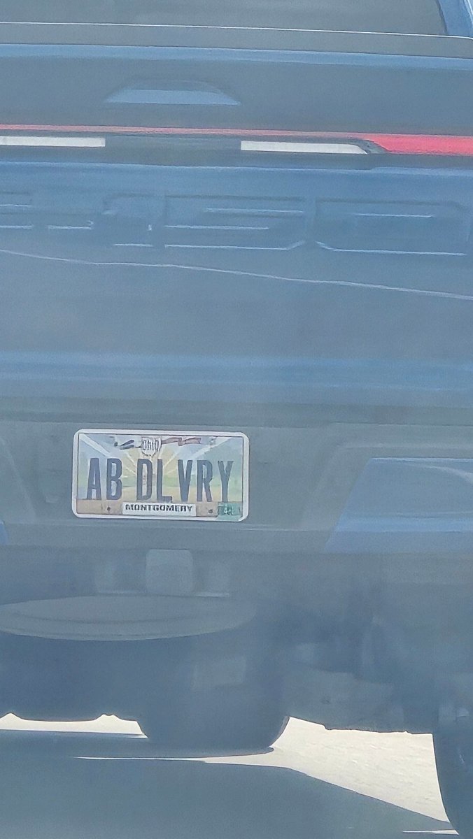 I'm not gonna lie. I had to do a double take when I saw this custom license plate 😳😳😳