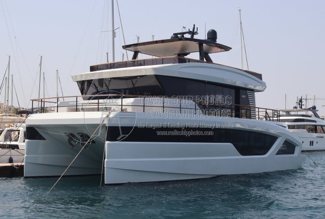 Shipguru's tweet image. #2025built #LazzaraYacht #LPC300model #BOTIGUER at #rolandmarina, #marsamxettharbour #Malta - 22.08.2025 - maltashipphotos.com - NO PHOTOS can be used or manipulated without our permission @LazzaraYachts @YachtspotterCom @boatingmagazine @ybw @boatint @YachtingMag