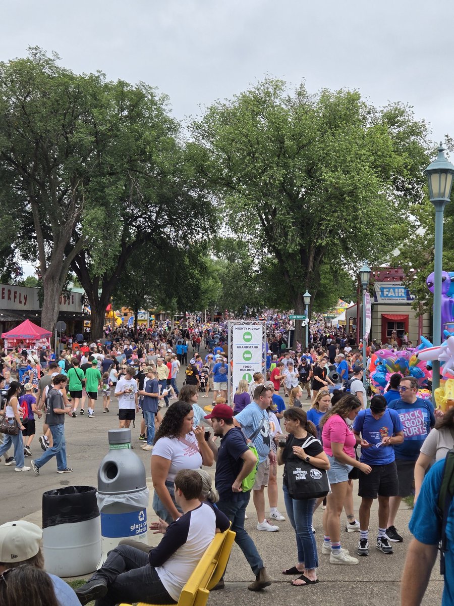 valand7's tweet photo. Afternoon crowd update ##mnstatefair https://t.co/4R0lfZ75oP