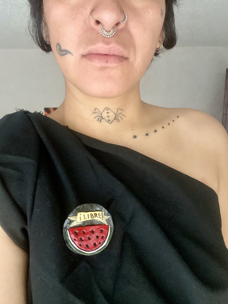 🇵🇸🍉
¡Desde el río hasta el mar, Palestina será libre!

Pin de papel maché 
Hecho a mano desde cero 

No están a la venta pero si quieres uno comenta esta publicación 

#palestinalibre #propalestine #sandia