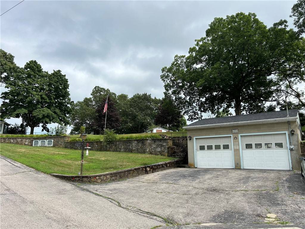 stay0693's tweet photo. 🚨 Hot land alert! 🚨 Prime 12,000 sq ft lot at 34 Vine St, W Warwick—ready for your vision. Duplex/single family? Utilities + 2-car garage incl, approved plans in hand. This one won’t last! Call/Text Anastasia@4013382749
Grab details: https://t.co/FxAnXtsiu3 https://t.co/dFbkaNfvEr