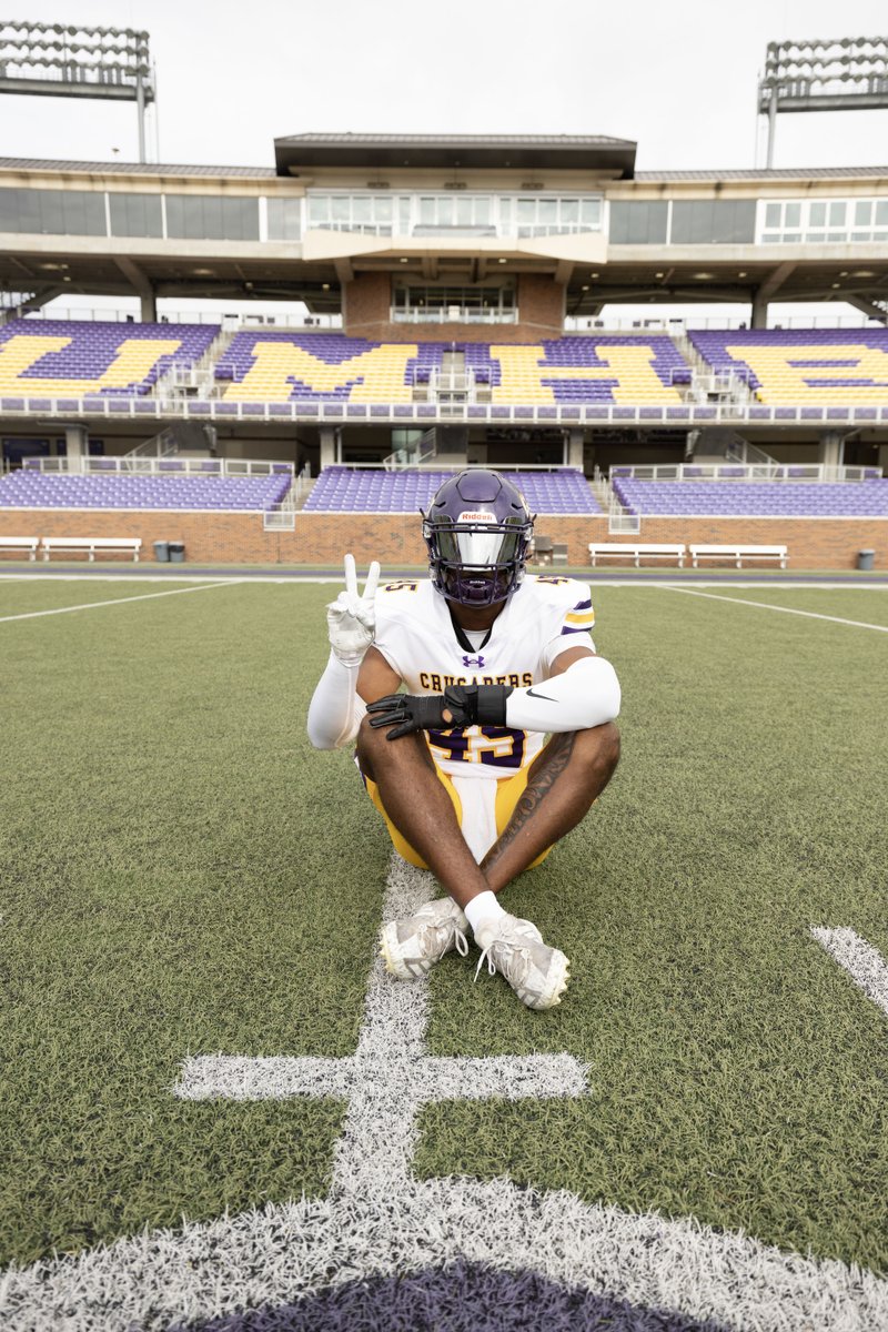 CruFootball's tweet photo. 🔒🔒🔒

#gocru https://t.co/fJLdeyqc4E