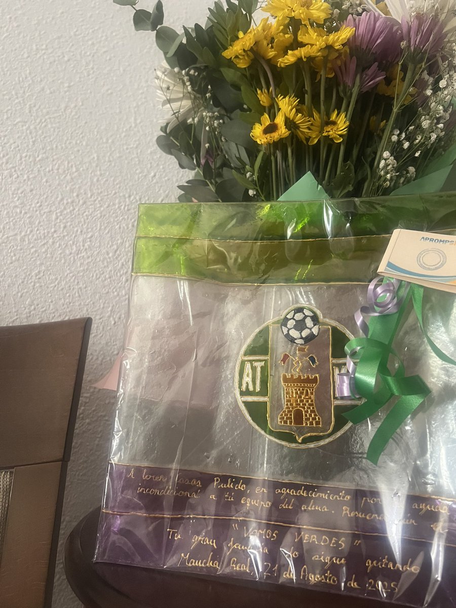 Queremos agradecer a todos los componentes del  <a href="/atmanchareal/">Atlético Mancha Real</a> el homenaje recibido en la tarde de ayer a mi padre.

Aprovechar también  para citar sus palabras cada inicio de temporada ¡VAMOS VERDES CON  ILUSIÓN! a golpe de chapa y bombo.

Gracias a todos💚