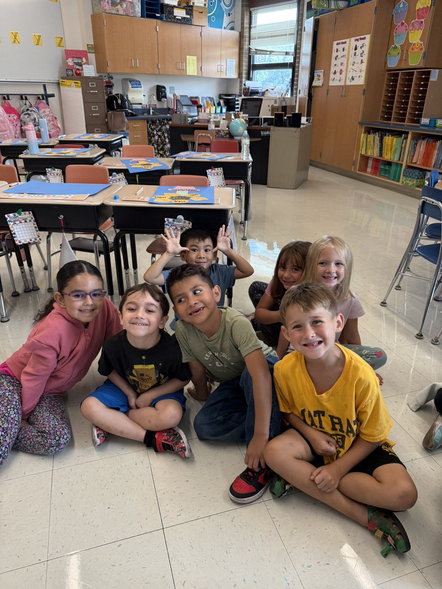 MrsMerdian1st's tweet photo. 📚First Week of First Grade = Success! 📚

The students came in full of smiles, curiosity, and SO much energy! 💛

This week, we learned classroom routines, practiced kindness, and even started diving into reading and math.✏️📖

#FirstGradeFun #BackToSchool #wild4wesley #asd4all https://t.co/CrBgkcL8PH