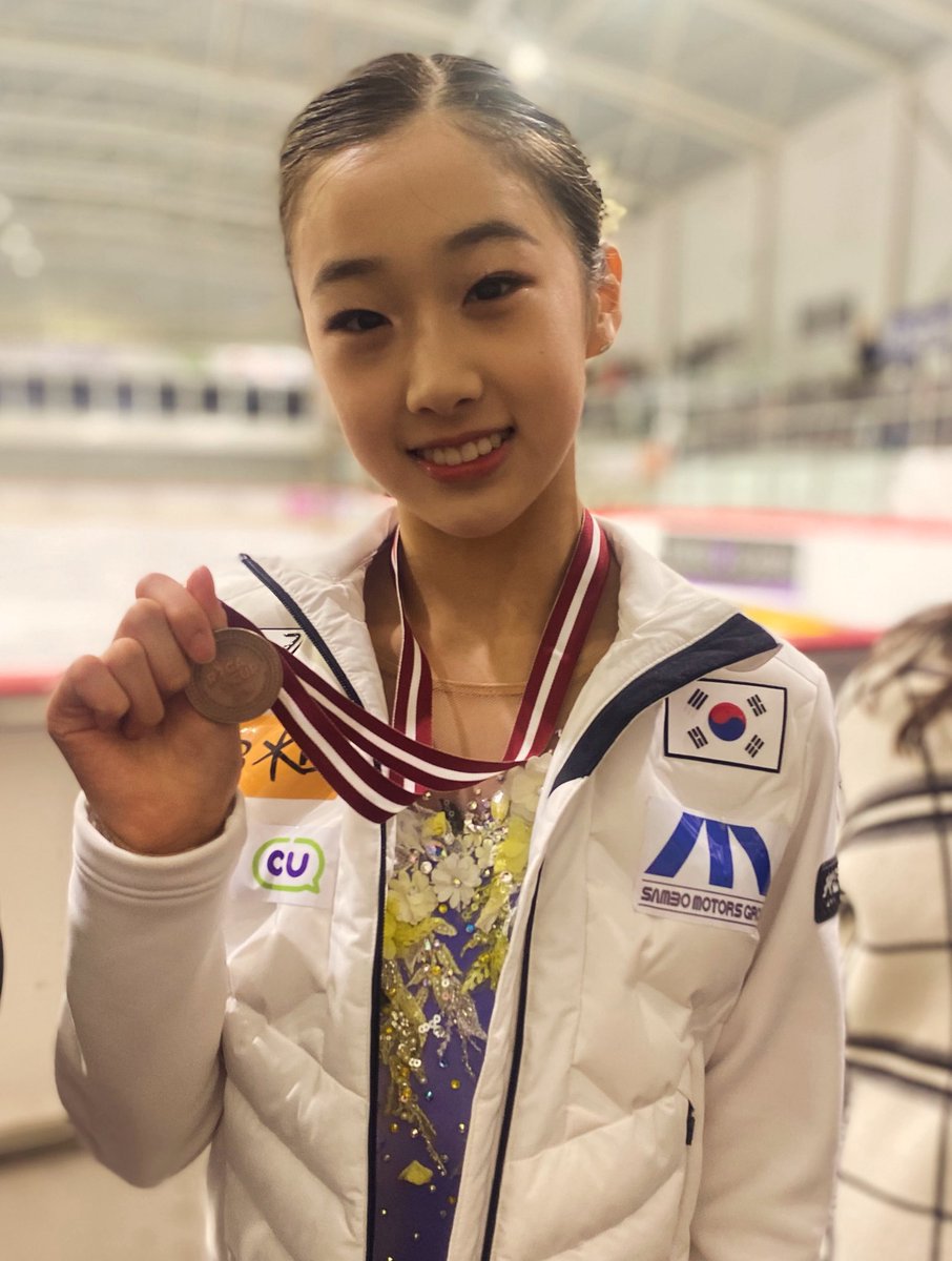 Jiyu HUH 🇰🇷 wins a medal at her first ever JGP 👏🏻 120.71 / 186.55 🥈

“This was my very first Junior Grand Prix and I really didn’t expect to win a medal. I was a little bit shocked after my mistake on the Lutz, but I concentrated element by element and was happy to get