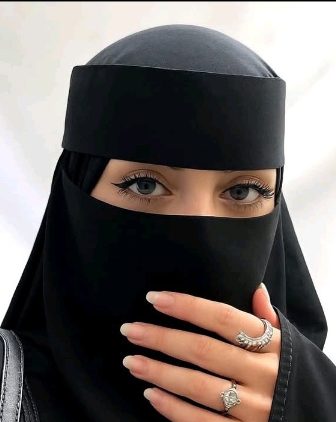 سؤال للجميع 
هل عيون المرأة جزء من جمالها؟