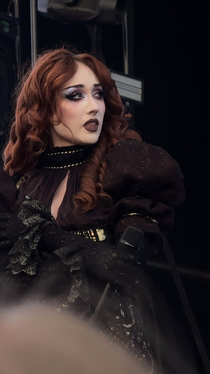 VAMPIRE ROAN