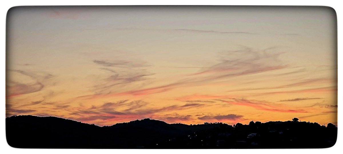 Le ciel du soir au soleil couchant... Night night les copains 😘