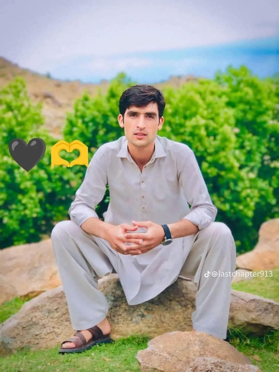 یہ اکرام اللہ جان ہے جو پاکستان (ضلع باجوڑ بھائی چینہ ) کا باشندہ ہے موصوف12اپریل 2025 کو لیبیا سے کشتی میں جا تے ہوئے لاپتہ ہو گیا ہے سب گھر والے بہت پریشان ہیں  تمام دوست واحباب اور بالخصوص  اندرونی اور بیرونی سو شل میڈیا والوں سے کری   رابط نمبر۔ 03063161451
#باجو#hughlightse