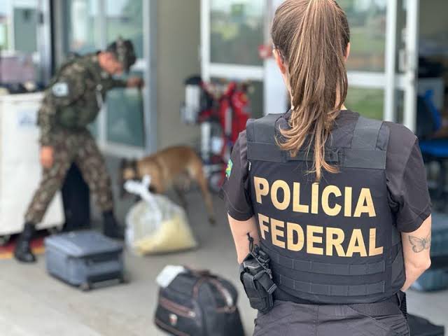🚨URGENTE 

Polícia Federal ACABA de fazer BUSCA E APREENSÕES contra o Pastor BOLSONARISTA Silas Malafaia. 

A CASA DESMORONOU!!! 🚔👍