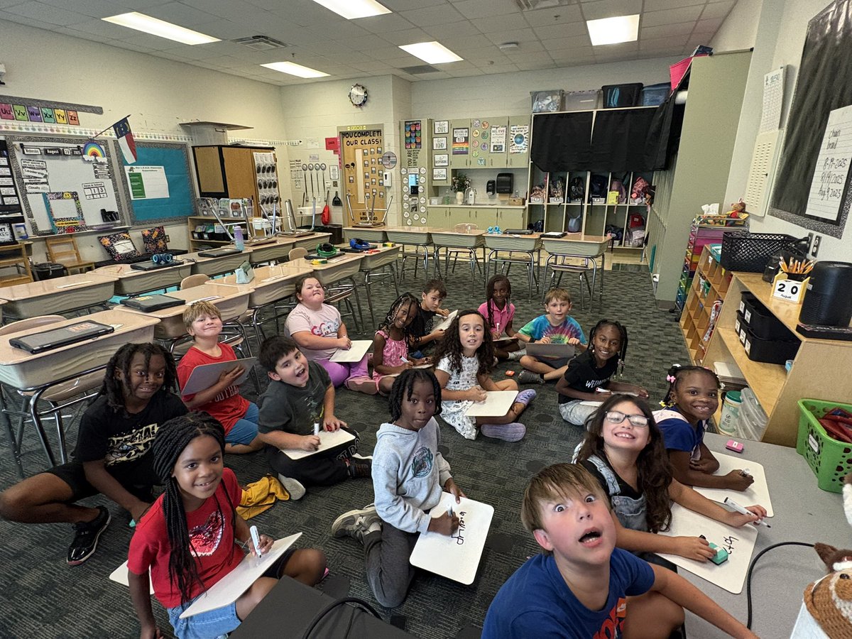 My class was super excited to be the first to use my new whiteboards. Shoutout to my sister for getting these for my wishlist! &amp; they are double sided. 😬